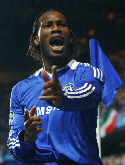 开云中国-Uzi焦点对战，德罗巴与70激战TES分钟，领先优势明显胜负难料！-开云中国