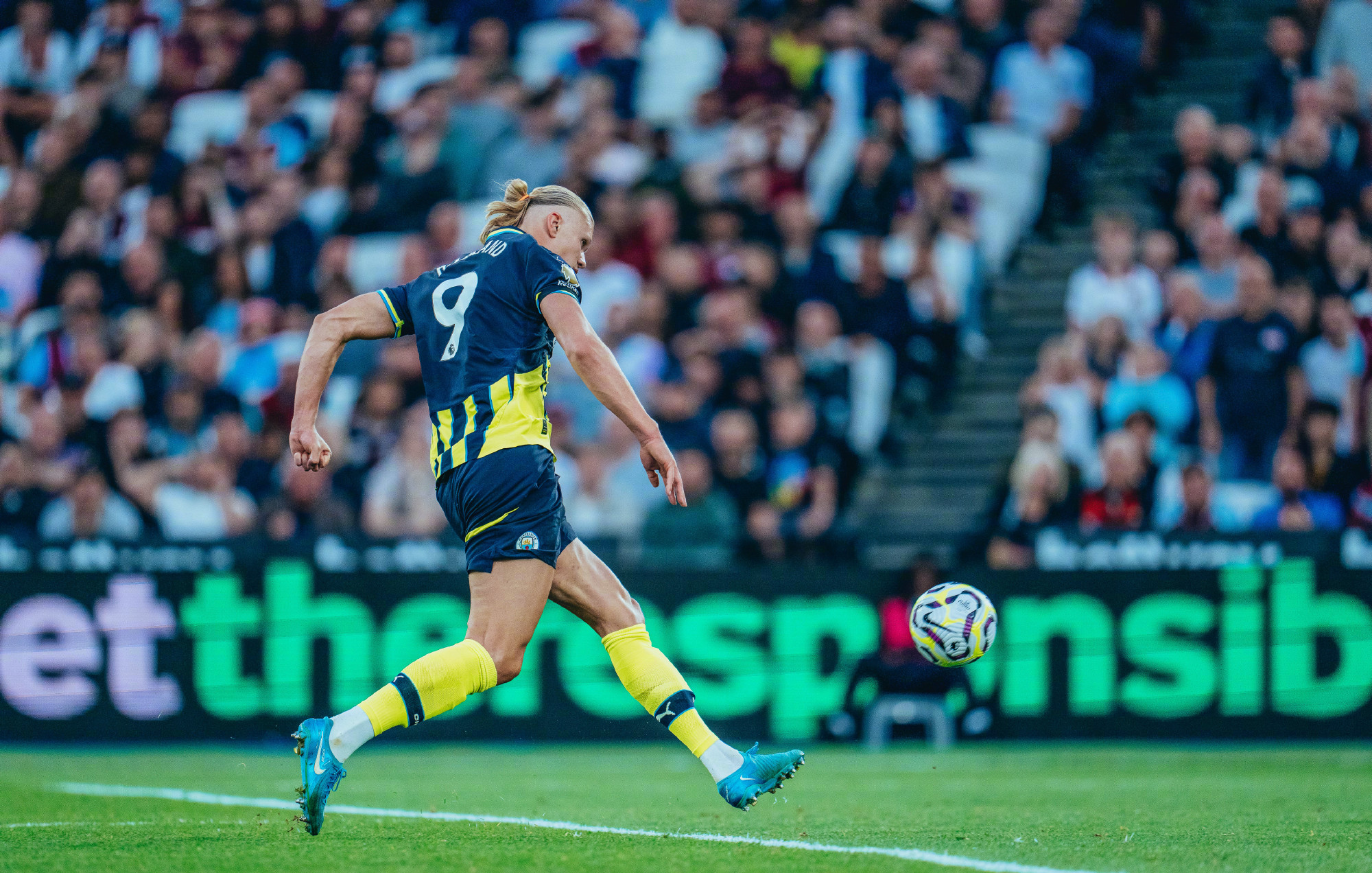 开云体育-哈兰德在巴黎圣日耳曼比赛中重要助攻，夺冠引发热议！气势如虹延续的简单介绍-开云体育