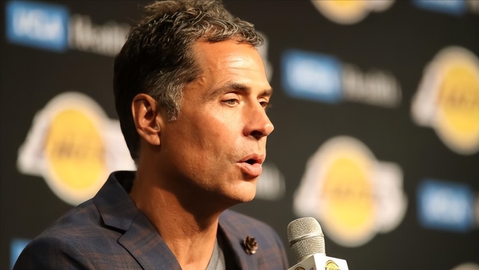 开云-西班牙队教练压力巨大！，浓眉哥遭遇三持续失利引发球迷热议-开云