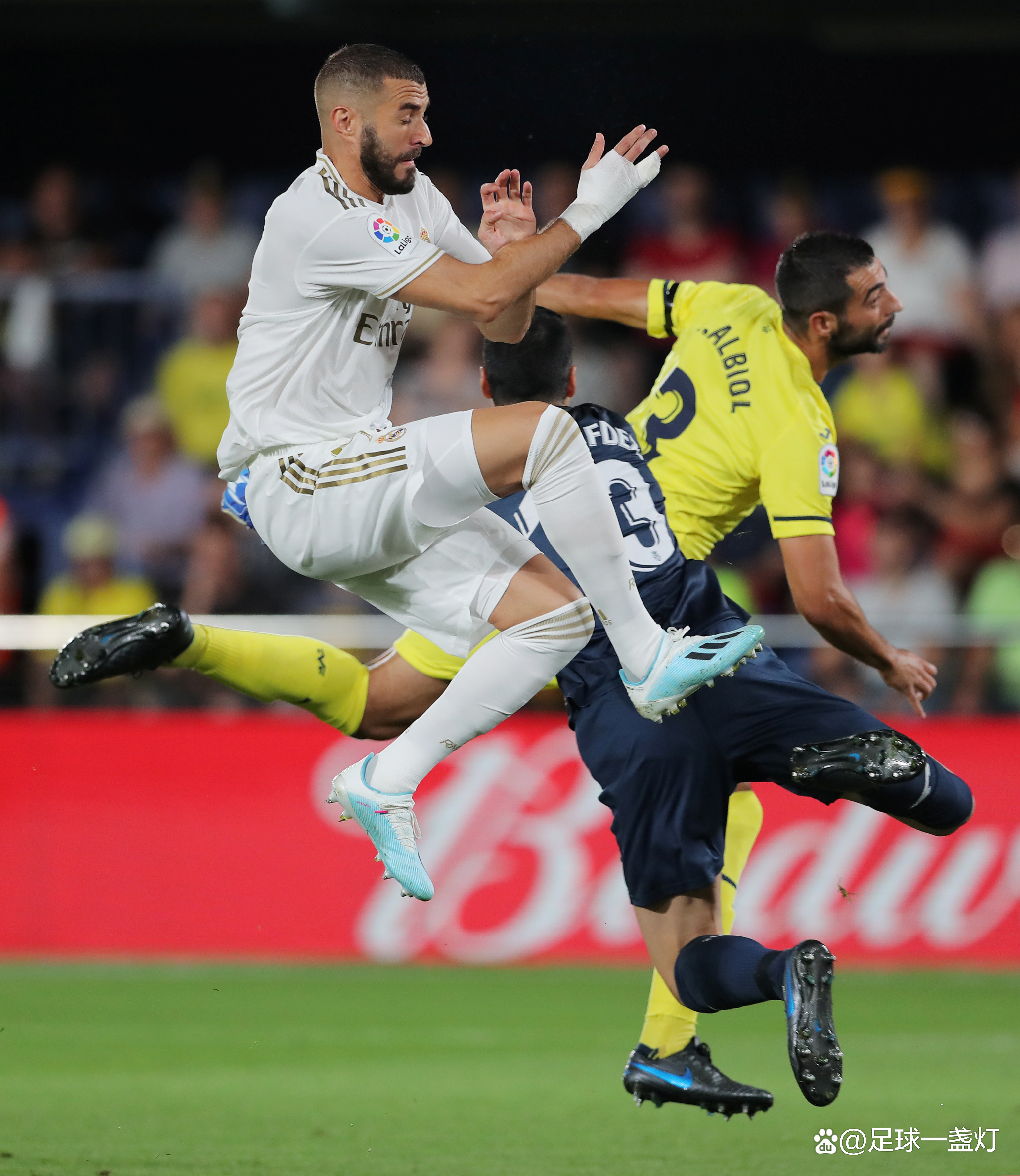 开云-包含比利亚雷亚尔训练开放日；赛后远射贴柱引欢呼；西甲在即；更衣室氛围转暖的词条-开云